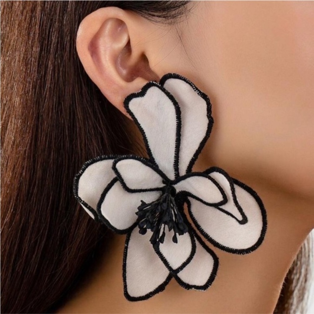 ✨NEW Statement Floral Drop Earrings in White and Black
